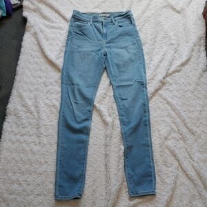 Levi's 720 Blue High Rise Super Skinny Soft Stretch Jeans - 28